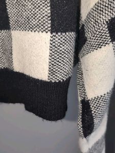 Trendy Plaid Cropped Sweater