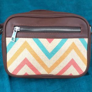 Chic Crossbody Bag with Zigzag Pattern ✨