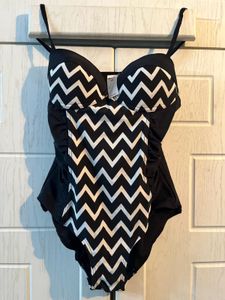 🦓Chic Black &amp; White Chevron One-Piece Bodysuit