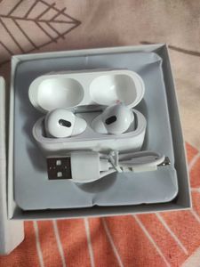 Premium Wireless Earbuds(white colour)