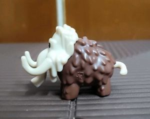 4 kinder Joy Animal Figurines Set
