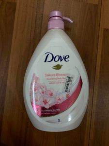 Dove Sakura Blossom Body Wash