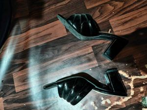 Chic Black Cleo Slides/Sandals/Heels