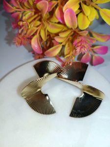 Unique Gold Swirl Fan Earrings