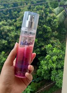 Layers Wottagirl Purfume