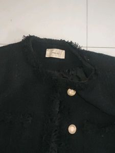 Chic Black Tweed Cropped Jacket