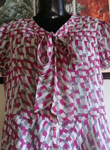 Chic Pink &amp; Grey Geometric Print Blouse
