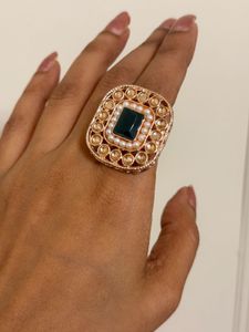 Stunning Emerald and Pearl Ring