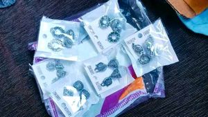 pack of 6 classy earrings...