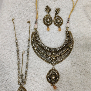 Bridal jewellery set