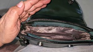 OLIVE GREEN SLINGBAG