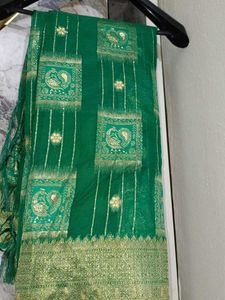 Elegant Green &amp; Gold Banarasi Silk Saree