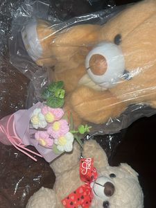 Plush Teddy Bears & Crochet Flowers