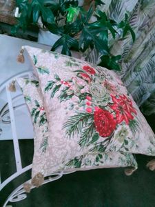 Its A Set Of 2 Pc Floral Canvas Cushion.