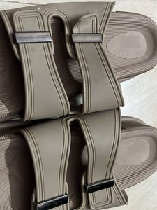 slides (unisex)