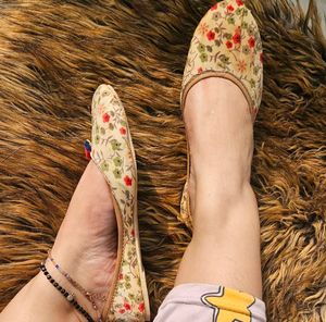 Floral Print Jutti