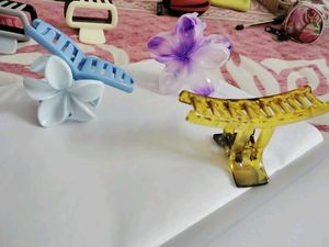 56.Set of 7 Hair Claw Clips