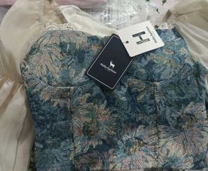 Chic Floral Corset Top with Puff Sleeves