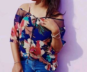 Casual shoulder strap printed top