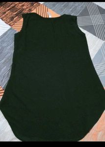 Chic Black Sleeveless Top with Polka Dot Hem