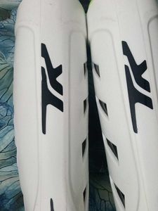 tk  hockey  shin guard and gold boll- size s (ball