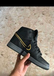 Air Jordan 1 High OG Black Gold