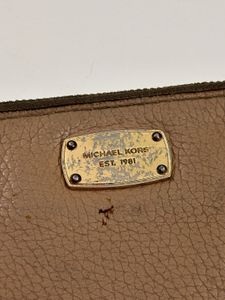 micheal kors wrist wallet