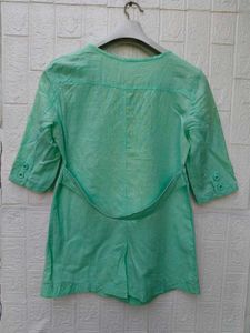 New with tag Chic Green Button-Up Casual Top