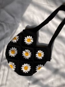 Crochet Daisy Tote Bag