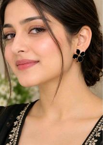 Chic Black Flower Earrings