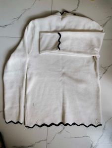 White Scalloped Trim Knit sweater