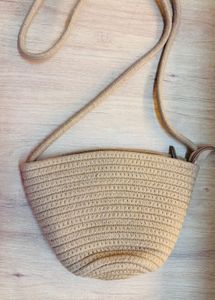 Woven Crossbody Bag with Daisy