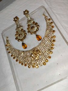 Stunning Necklace &amp; Earring Set