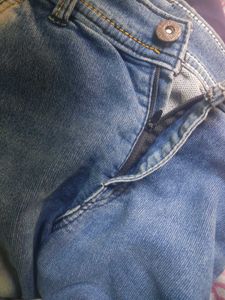 Blue Boy's damage Jeans