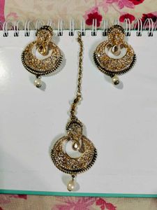 Golden Jhumka Earrings Set