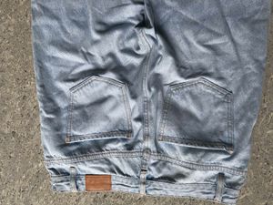 Light Wash Ripped Jeans