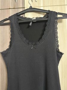 19 H&amp;M Lace Detailed Dress