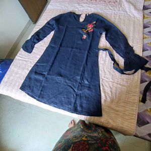 Elegant Navy Kurta with Floral Embroidery