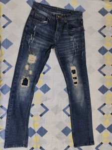 MAX damaged Jeans