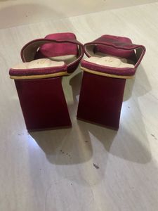 Retro-Walk Velvet Finished Heels