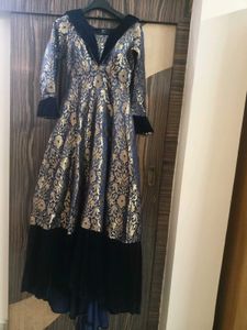 Elegant Brocade Velvet Tail Gown💙