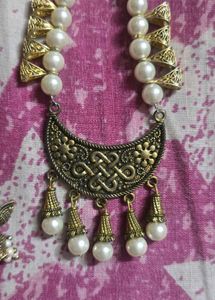 Elegant Pearl Necklace &amp; Earrings Set