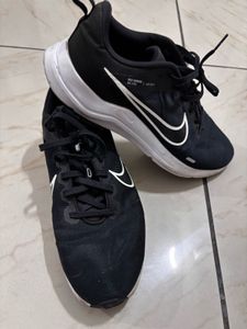price drop!!!Nike Black Running Sneakers