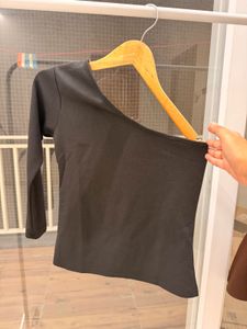 Black One-Shoulder Top