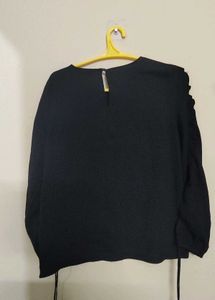 Chic Black Long-Sleeve Top