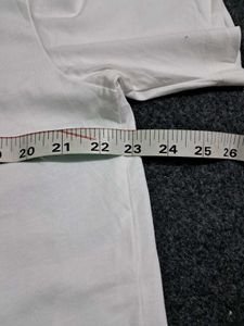 H&amp;M Graphic Print White T-Shirt
