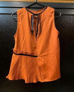 🧡 Chic Orange Sleeveless Pleated Top 🧡