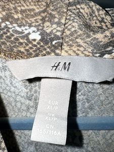 H&amp;M Stylish Snake Print Top (size XL)