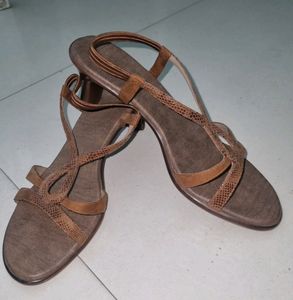 Women Metro Sandals