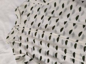 Chic White Lip Print Blouse